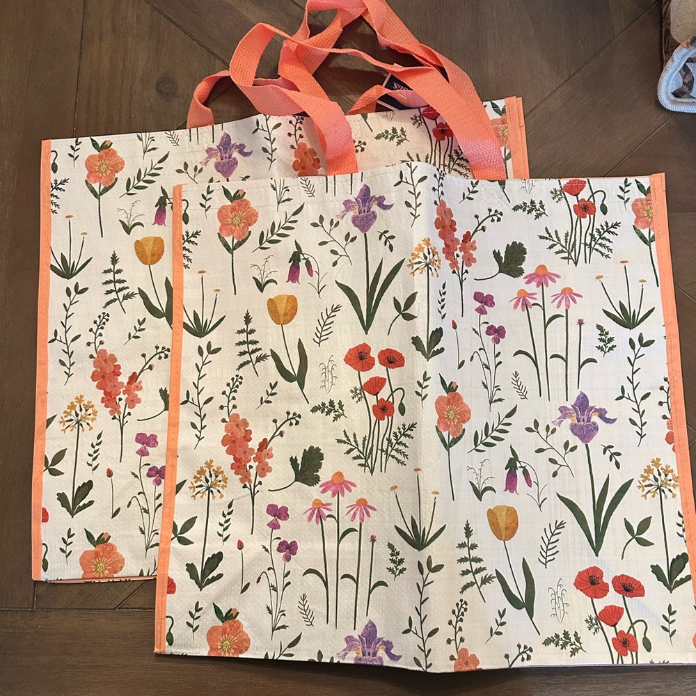 NWT - Set of 2 Homegoods TJMaxx Marshalls Cream Spring Floral
Shopping Tote Bags
